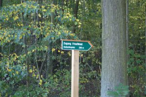 Wegweiser zum Friedwald