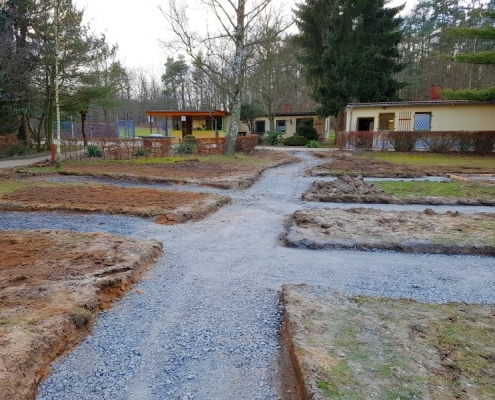 Minigolfanlage Die Wege nehmen Form an