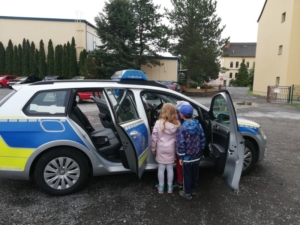 Streifenwagen inspizieren