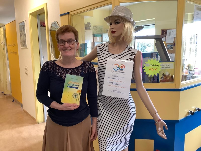 Romy Sommer mit ihrem Buch Romy Sommer mit ihrem Buch