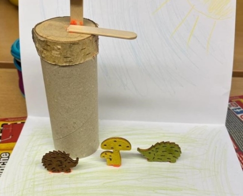 Apfelbaum im Garten aus Papprolle