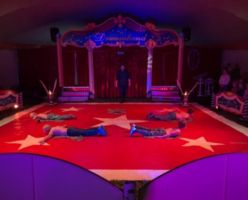 6 Fakire auf Glasscherben