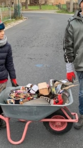 Schubkarre mit Müll