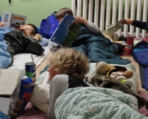 In spannenden Büchern lesen